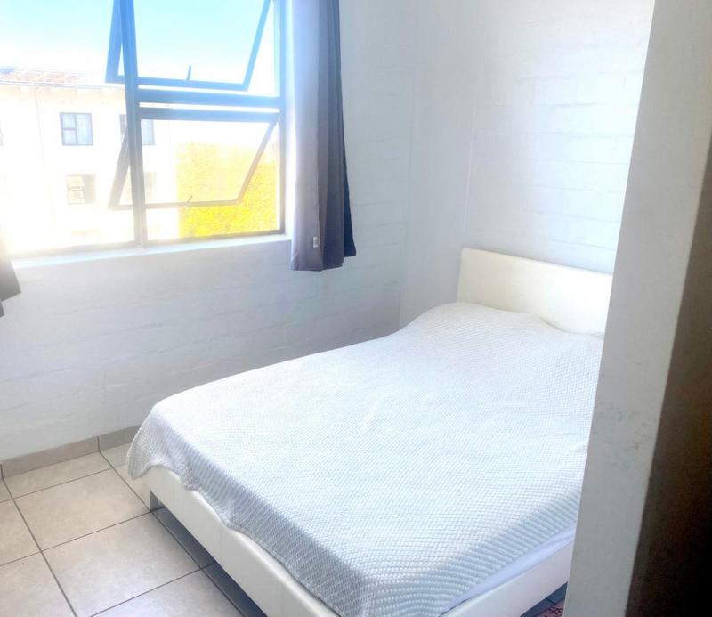 To Let 1 Bedroom Property for Rent in Wynberg Western Cape
